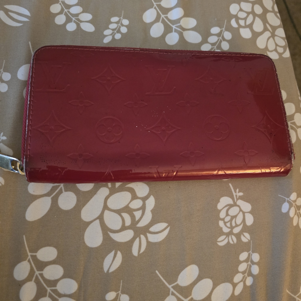 Red Vernis Louis Vuitton Wallet - Picture 5 of 11